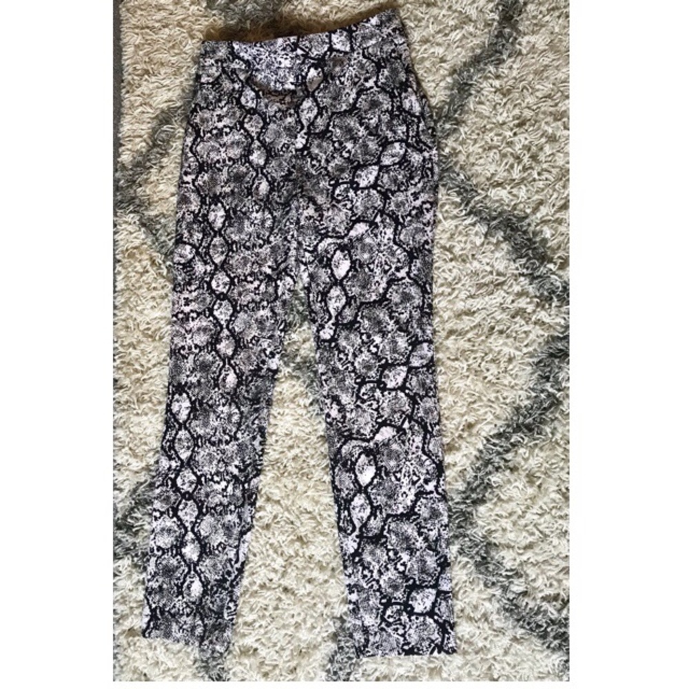 Express Snake skin pants !